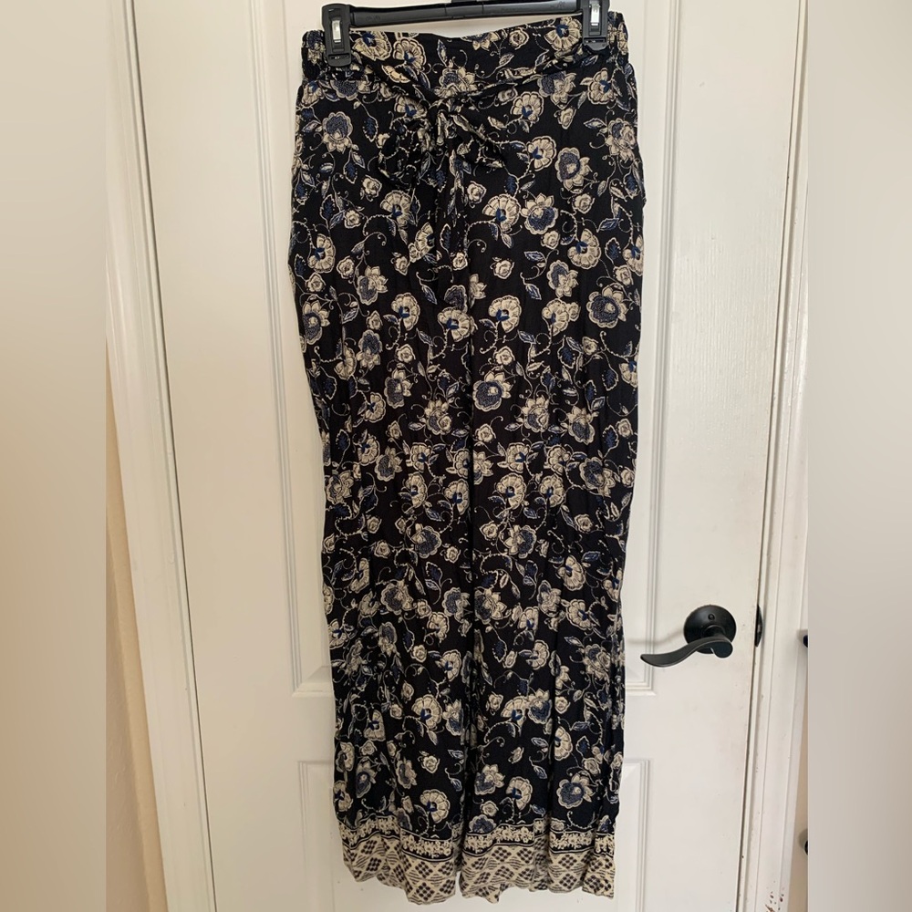 Blue Rain 100% Rayon Wide Leg Black Navy and White Floral Pant Size Medium - Picture 2 of 12
